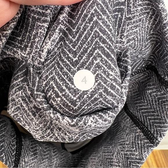 LULULEMON Diffusion White Black Essential Rhythm Crop Leggings - Picture 8 of 8